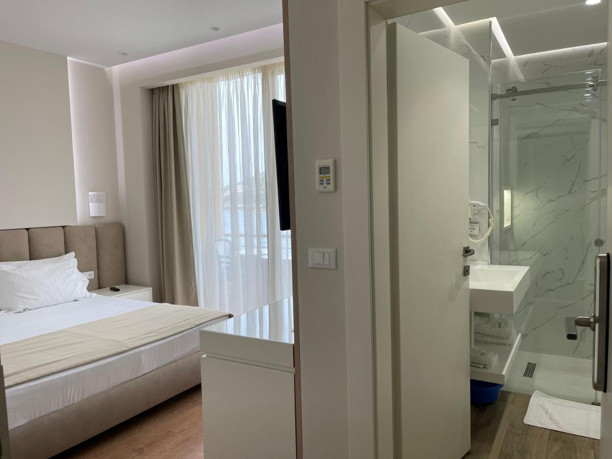 Radhimë Paradise Beach Hotel מראה חיצוני תמונה