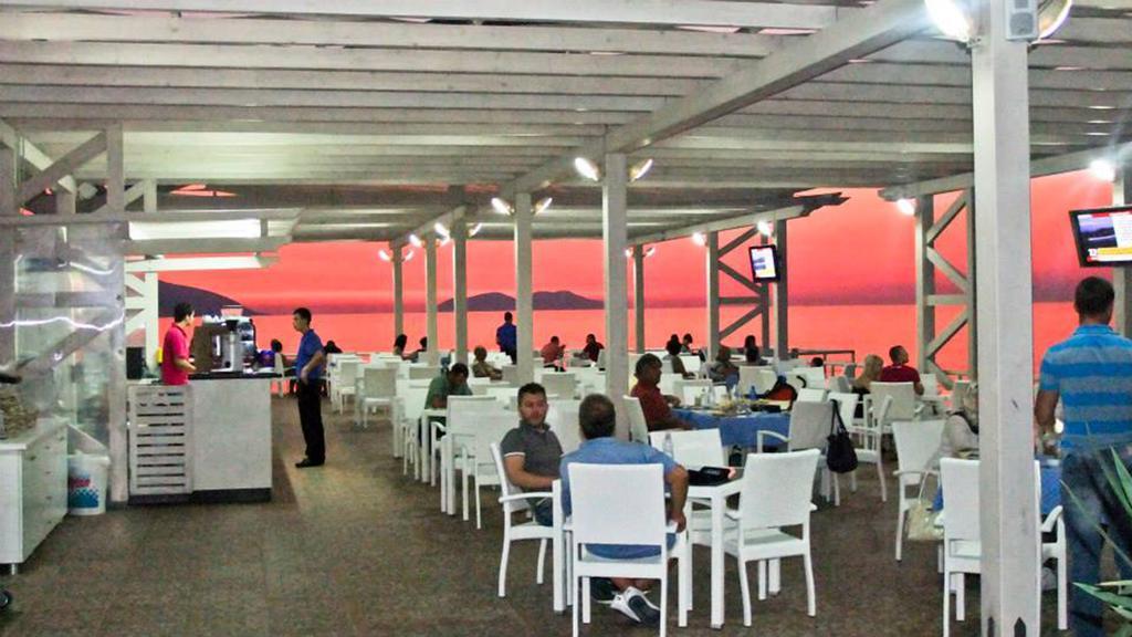 Radhimë Paradise Beach Hotel מראה חיצוני תמונה