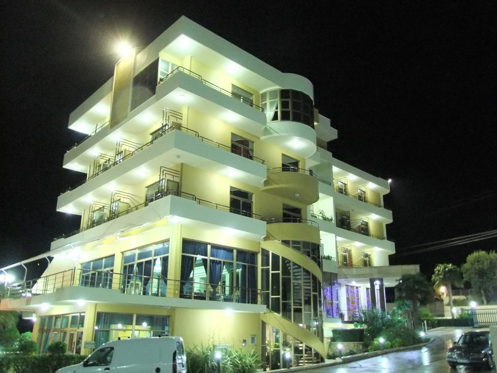 Radhimë Paradise Beach Hotel מראה חיצוני תמונה