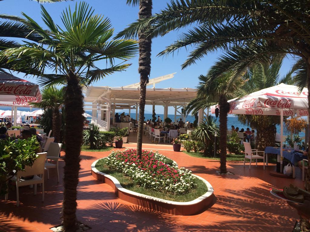 Radhimë Paradise Beach Hotel מראה חיצוני תמונה