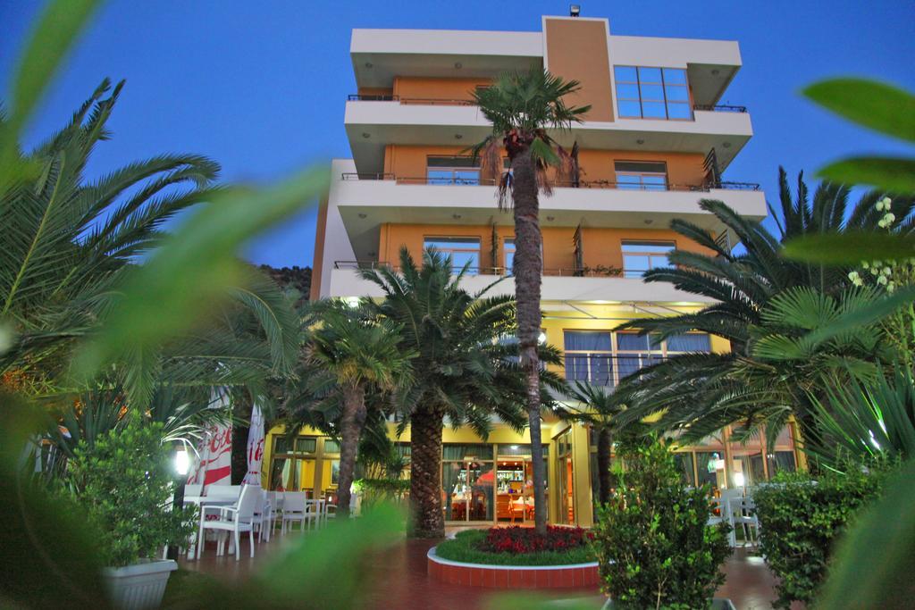 Radhimë Paradise Beach Hotel מראה חיצוני תמונה
