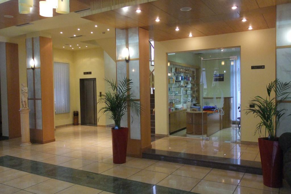 Radhimë Paradise Beach Hotel מראה חיצוני תמונה
