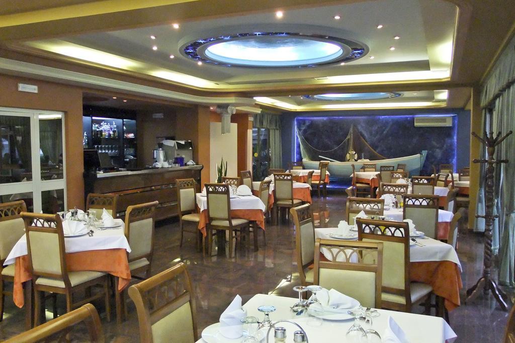 Radhimë Paradise Beach Hotel מראה חיצוני תמונה