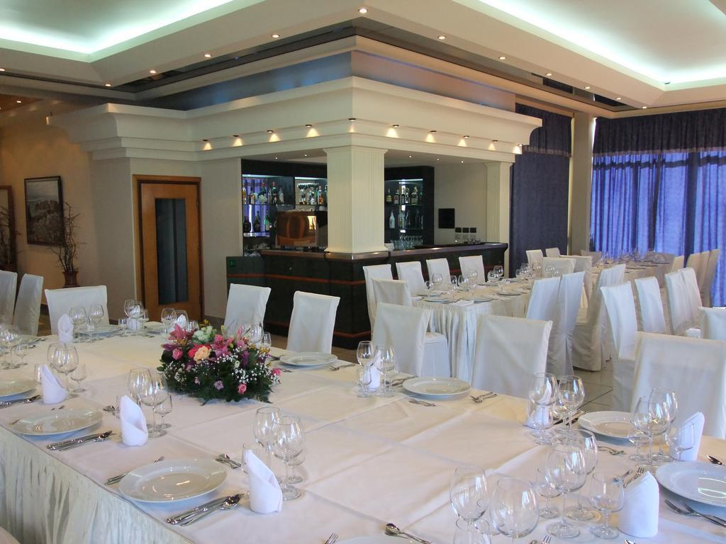 Radhimë Paradise Beach Hotel מראה חיצוני תמונה