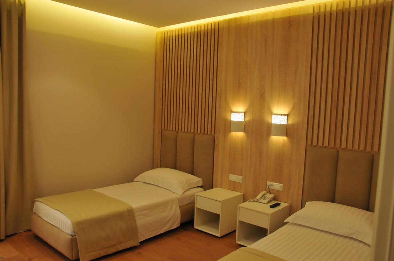 Radhimë Paradise Beach Hotel מראה חיצוני תמונה